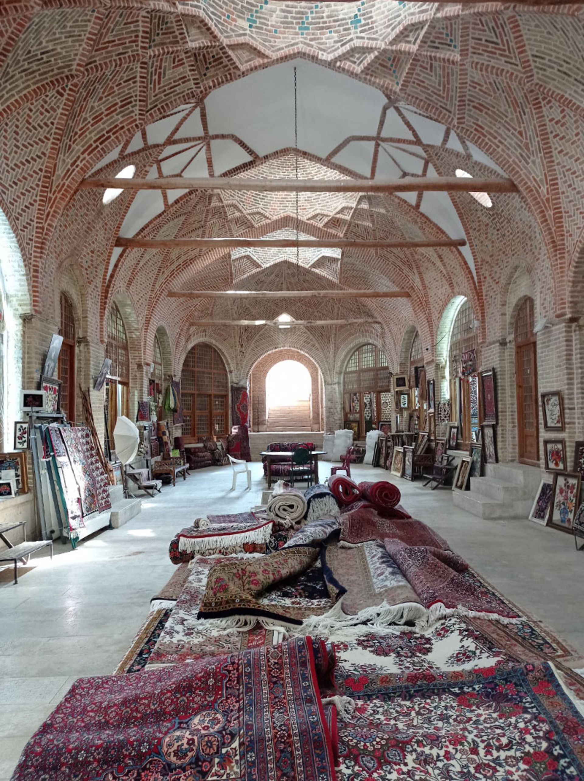 مغازه های فروش صنایع دستی در بازار بیجار