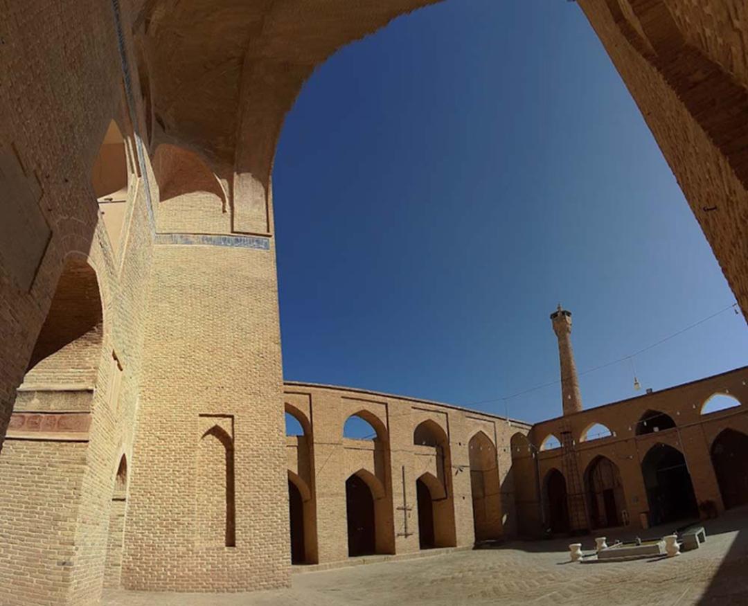 صحن مسجد جامع سمنان
