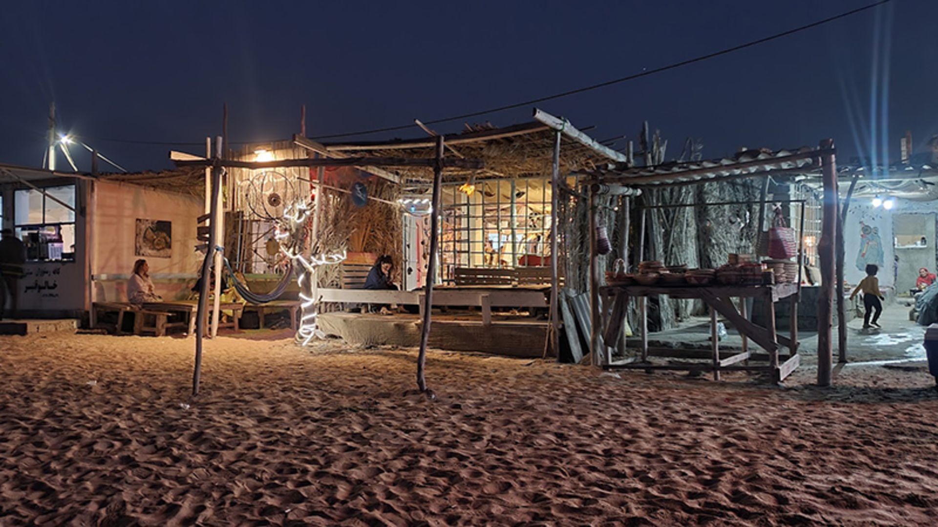 رستوران و کافه محلی در جزیره هنگام