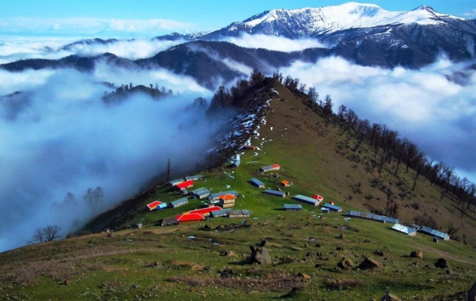 تصویری از مه کوهستان در شاندرمن