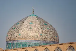 خیرین برای اتمام مرمت گنبد مسجد شیخ لطف‌الله آستین بالا زدند!