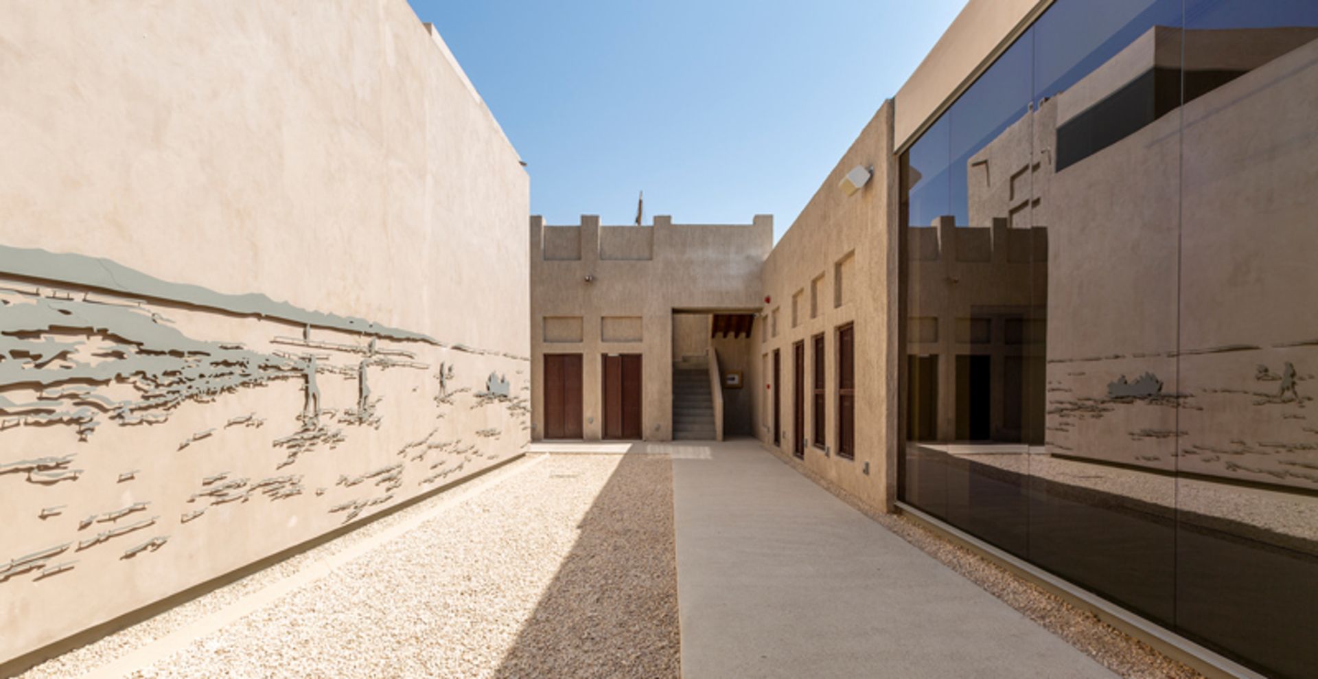 حیاط کاهگلی موزه دبی