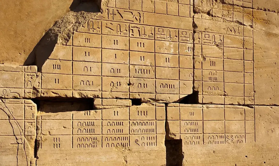تقویم سنگی ۳۶۵ روزه در مصر باستان