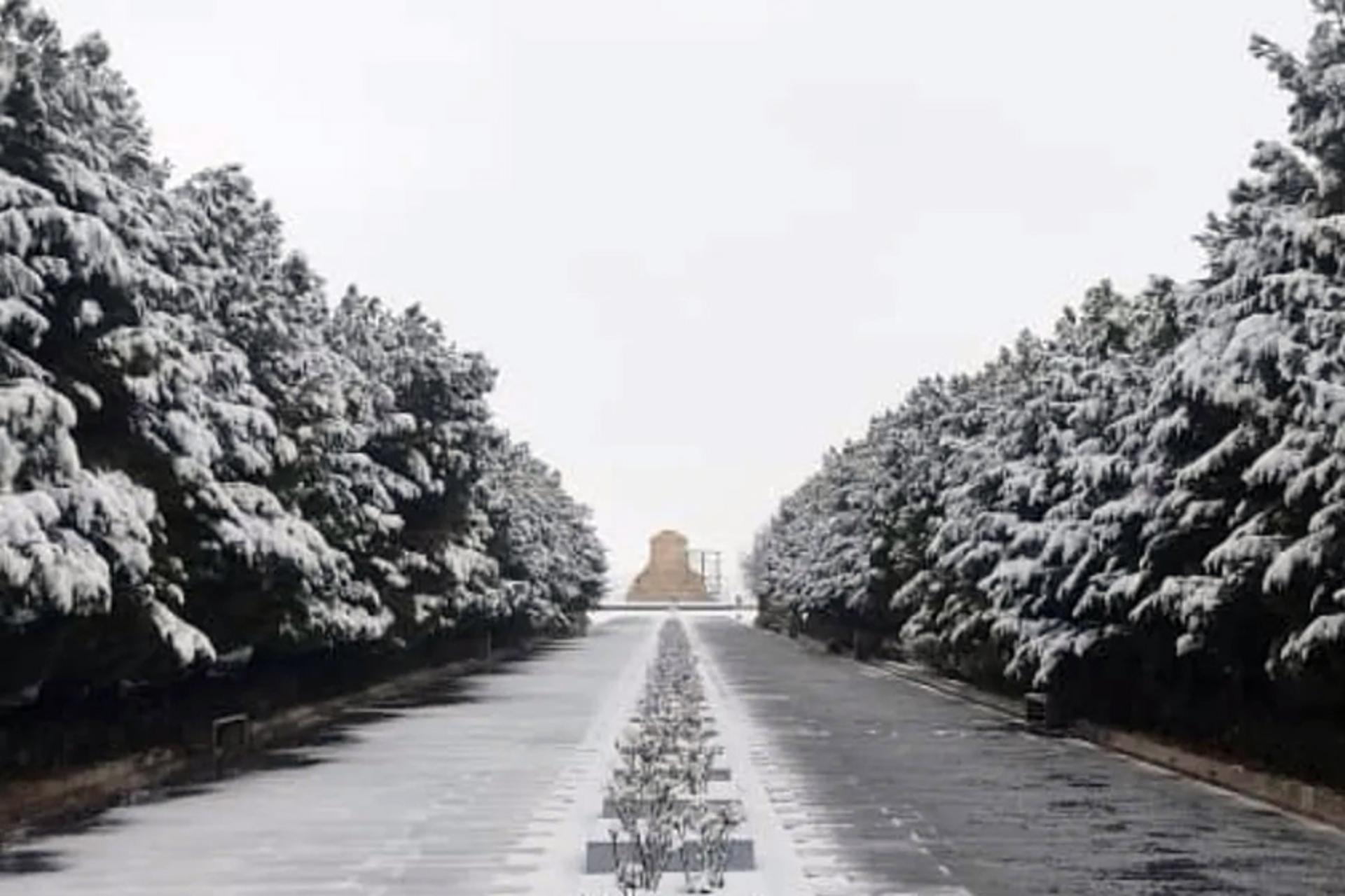 آرامگاه کوروش کبیر در برف