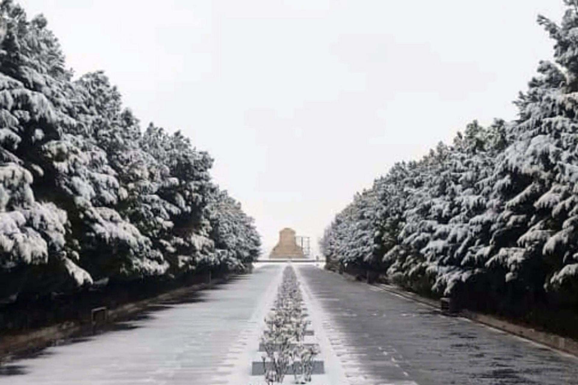 آرامگاه کوروش کبیر در برف