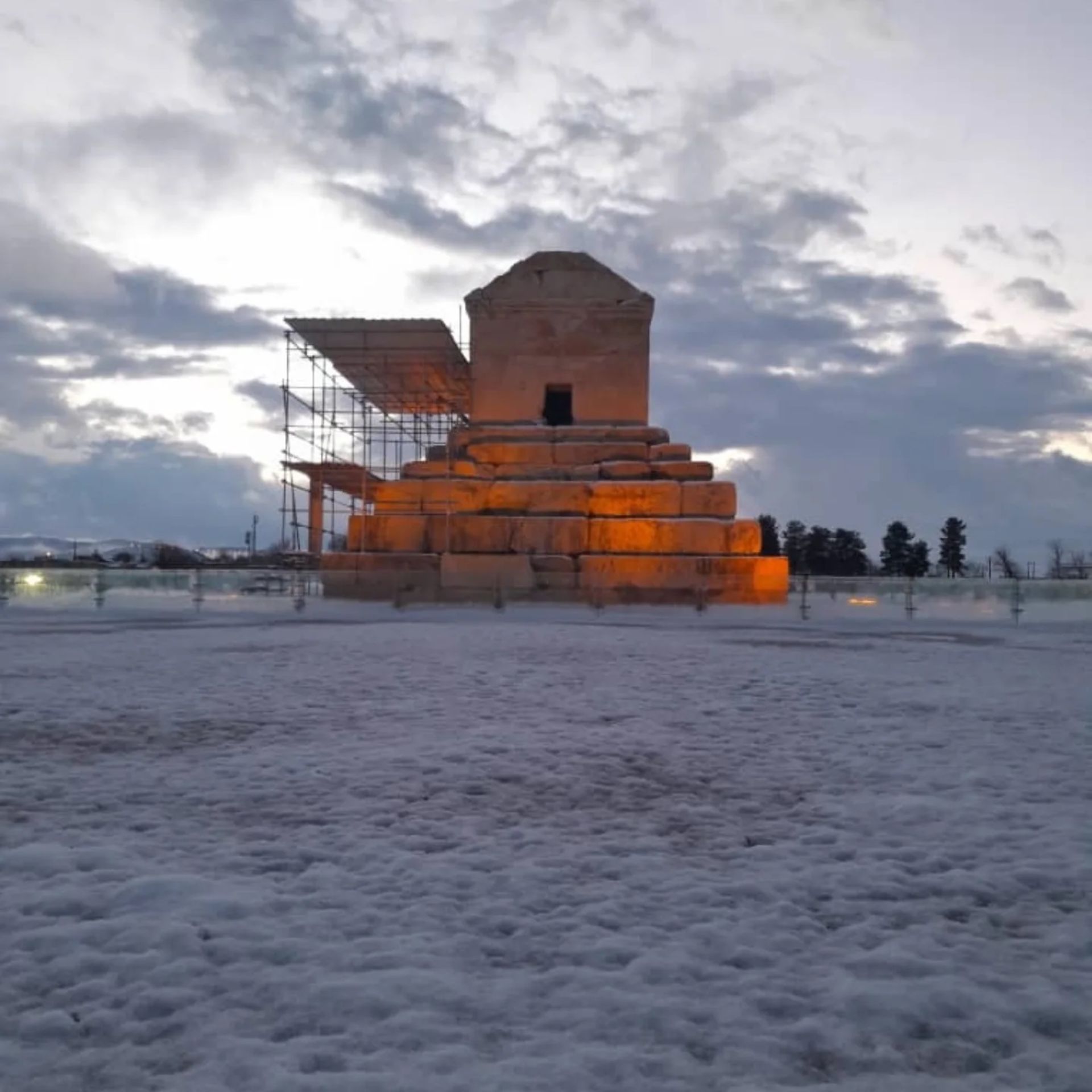 آرامگاه کوروش کبیر در برف