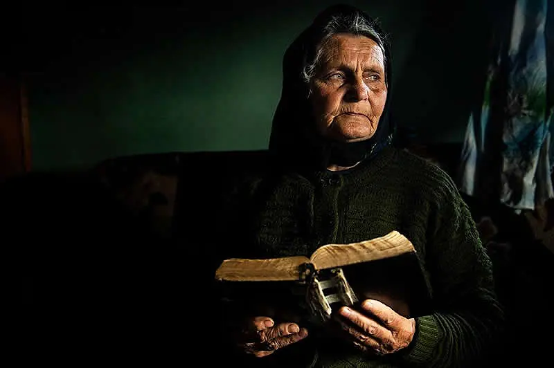 مطالعه زن اهل رومانی 