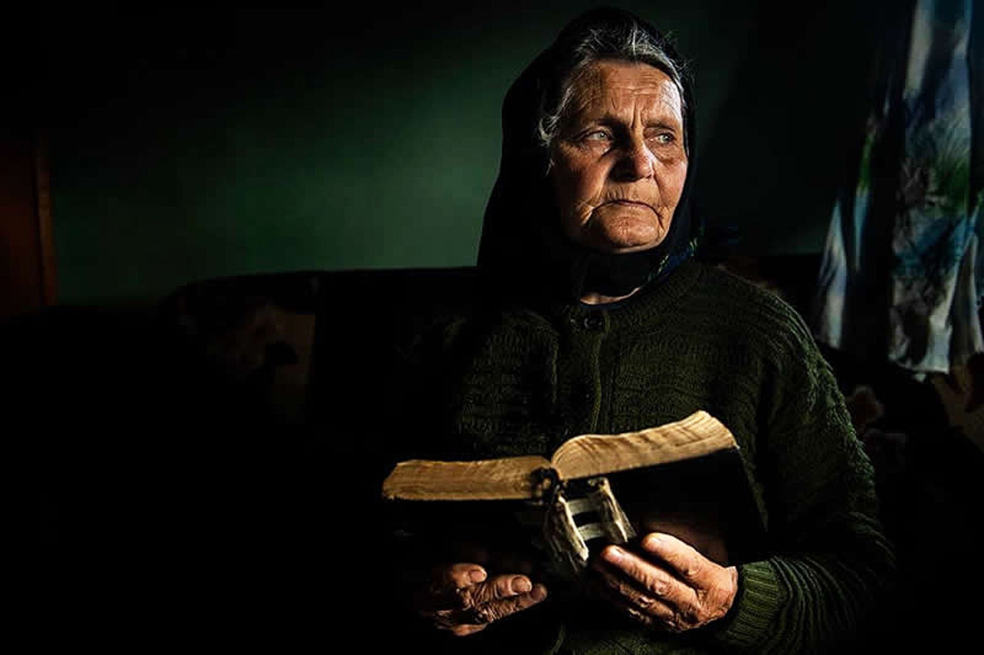 مطالعه زن اهل رومانی 
