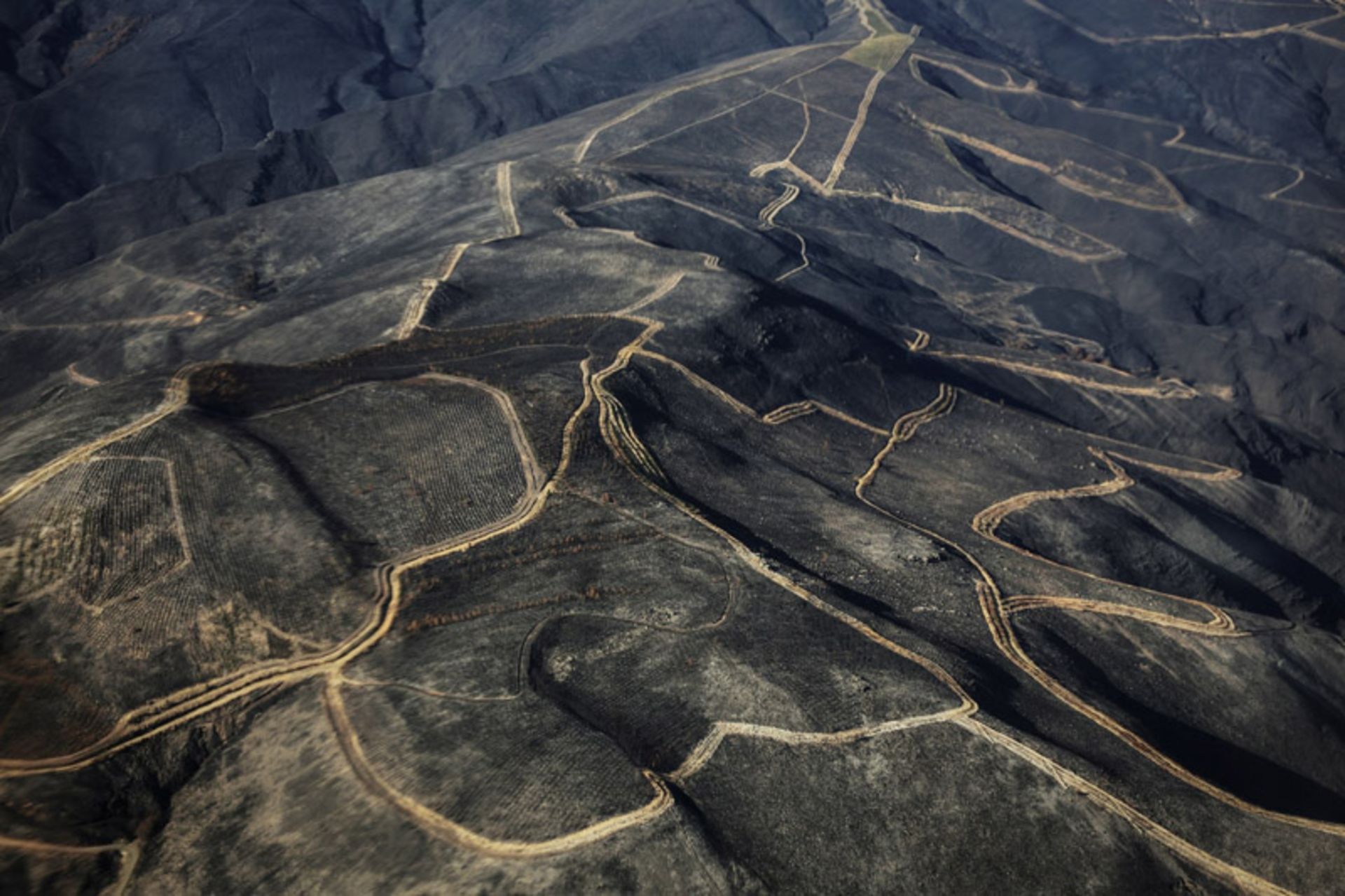 نمایی از کوه‌های سوخته در گالیسیای اسپانیا پس از آتش‌سوزی