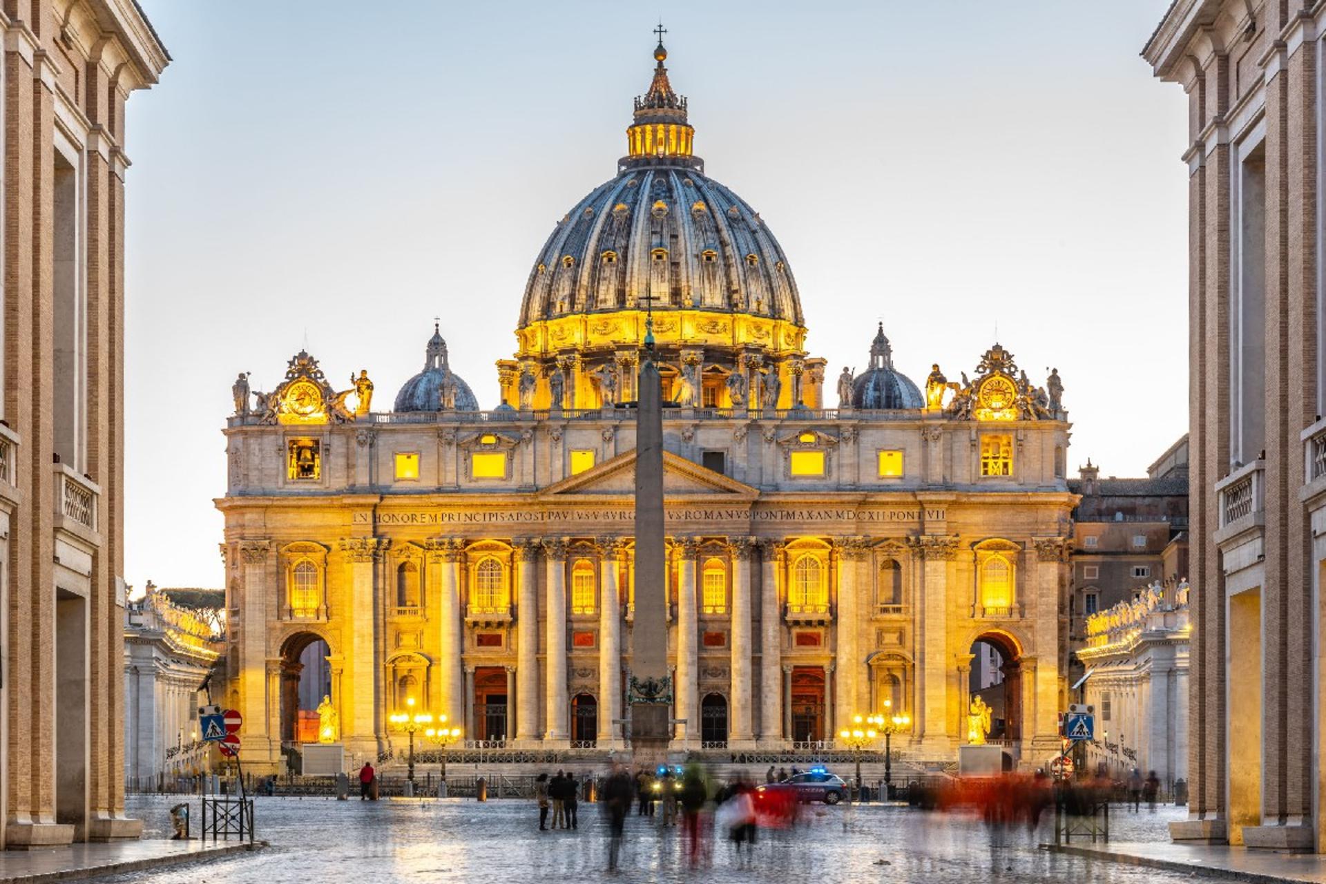 نمای بیرونی کلیسای جامع سنت پیتر واتیکان