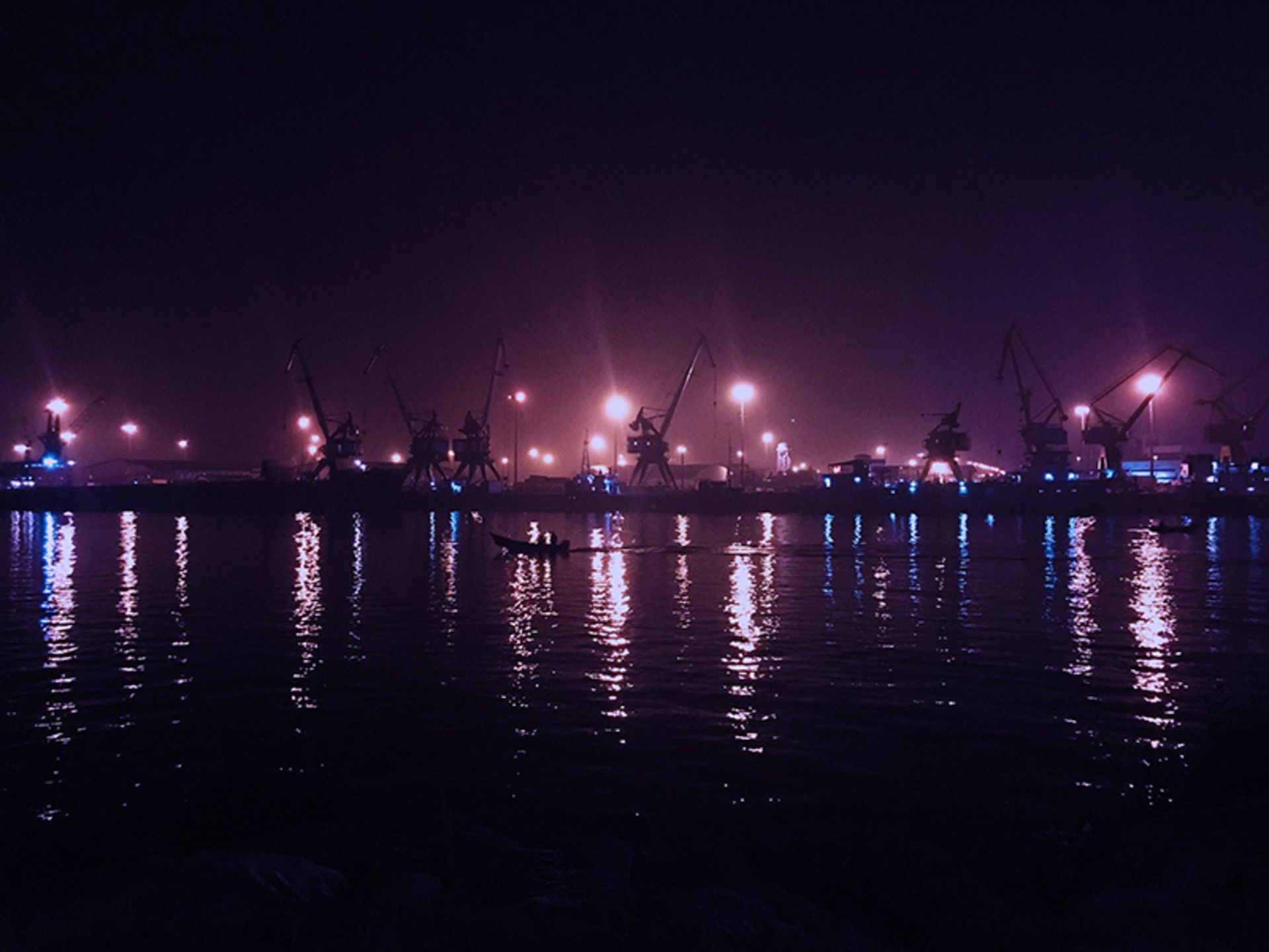 اسکله بندر انزلی در شب