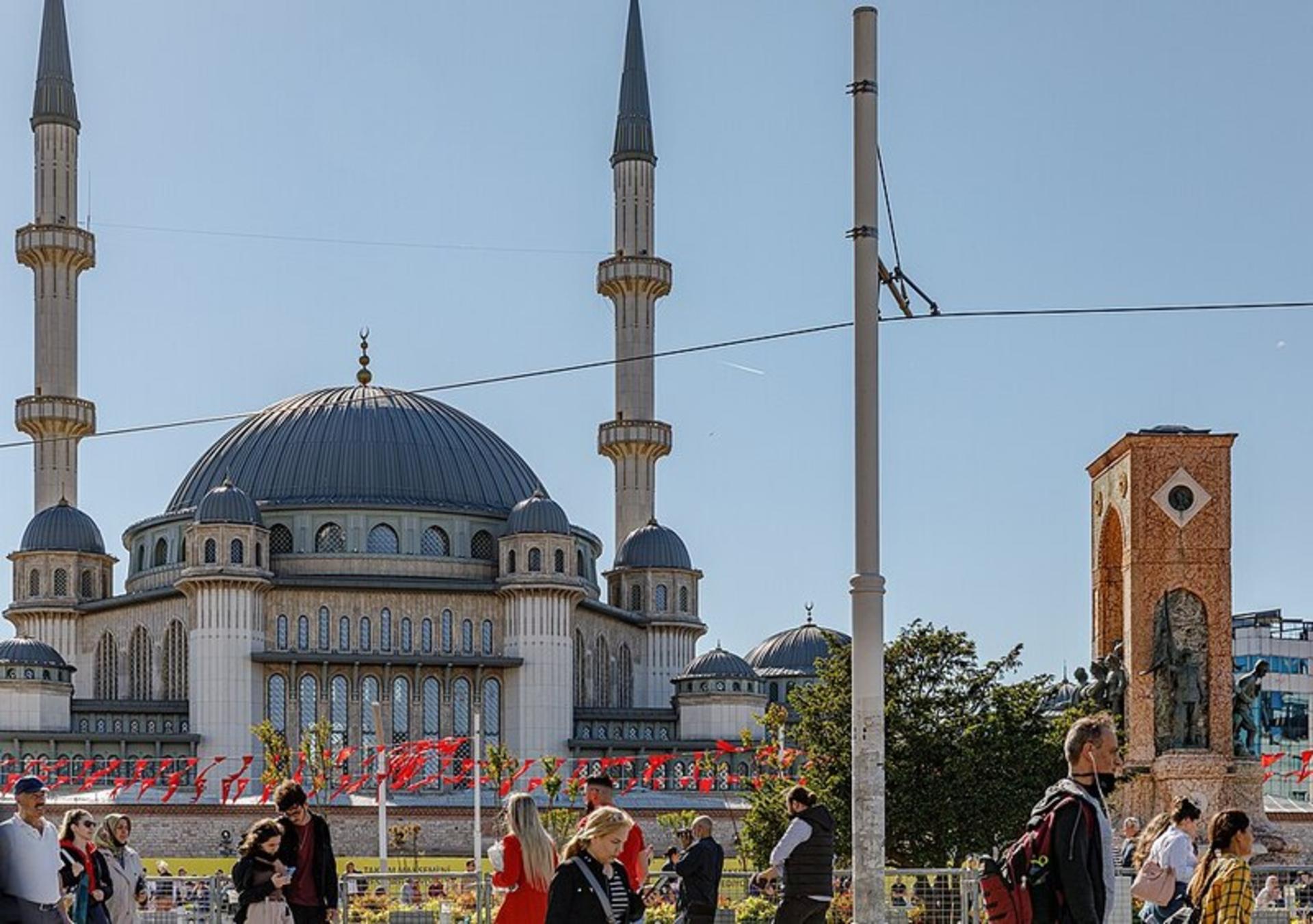 میدان تکسیم ترکیه