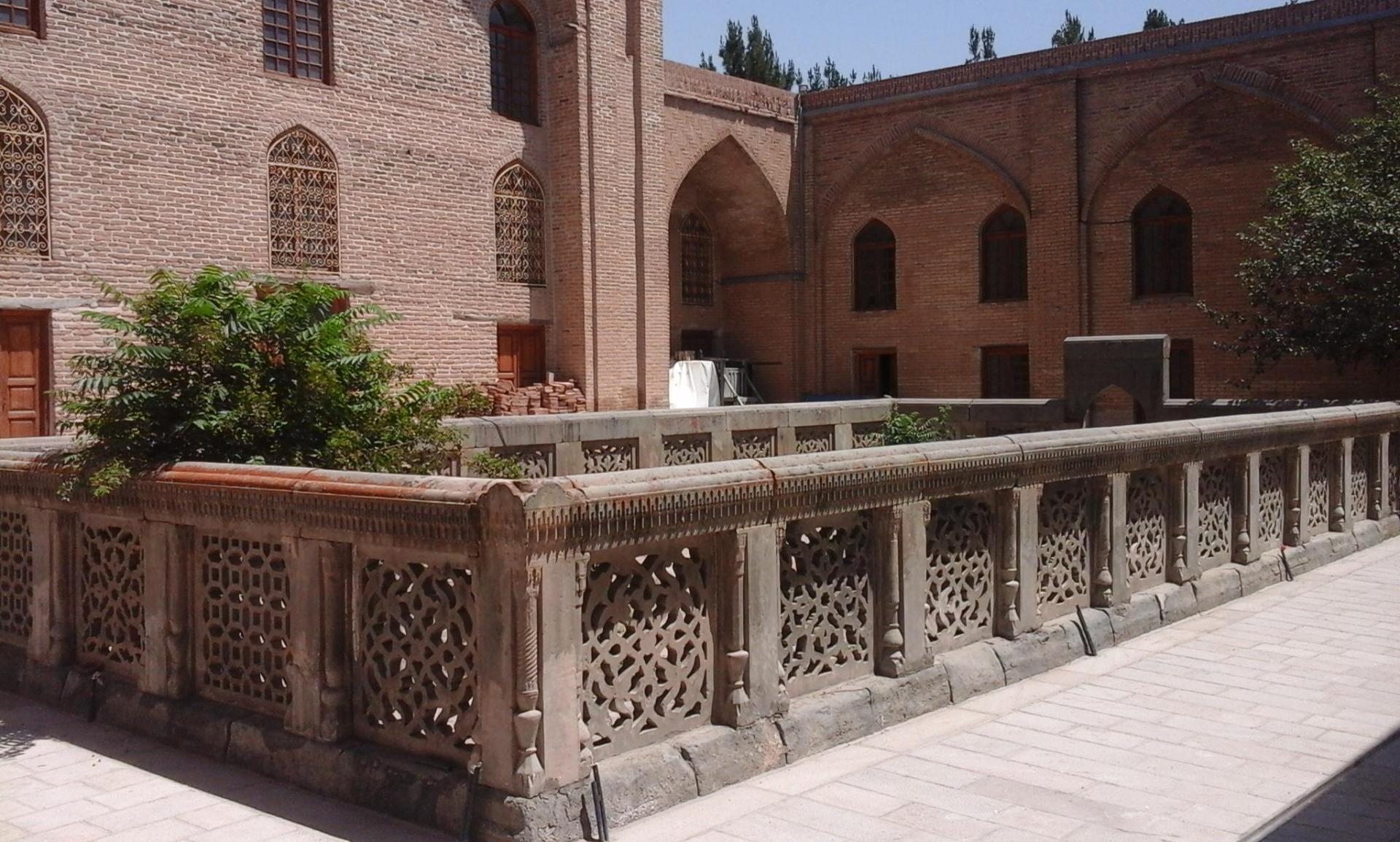 مقبره شیخ شهاب الدین اهری