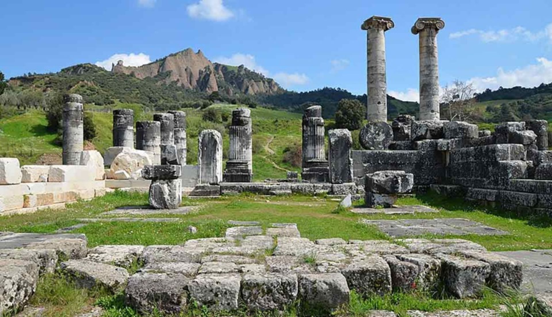 معبد آرتمیس در سارد. عکس از کارول راداتو