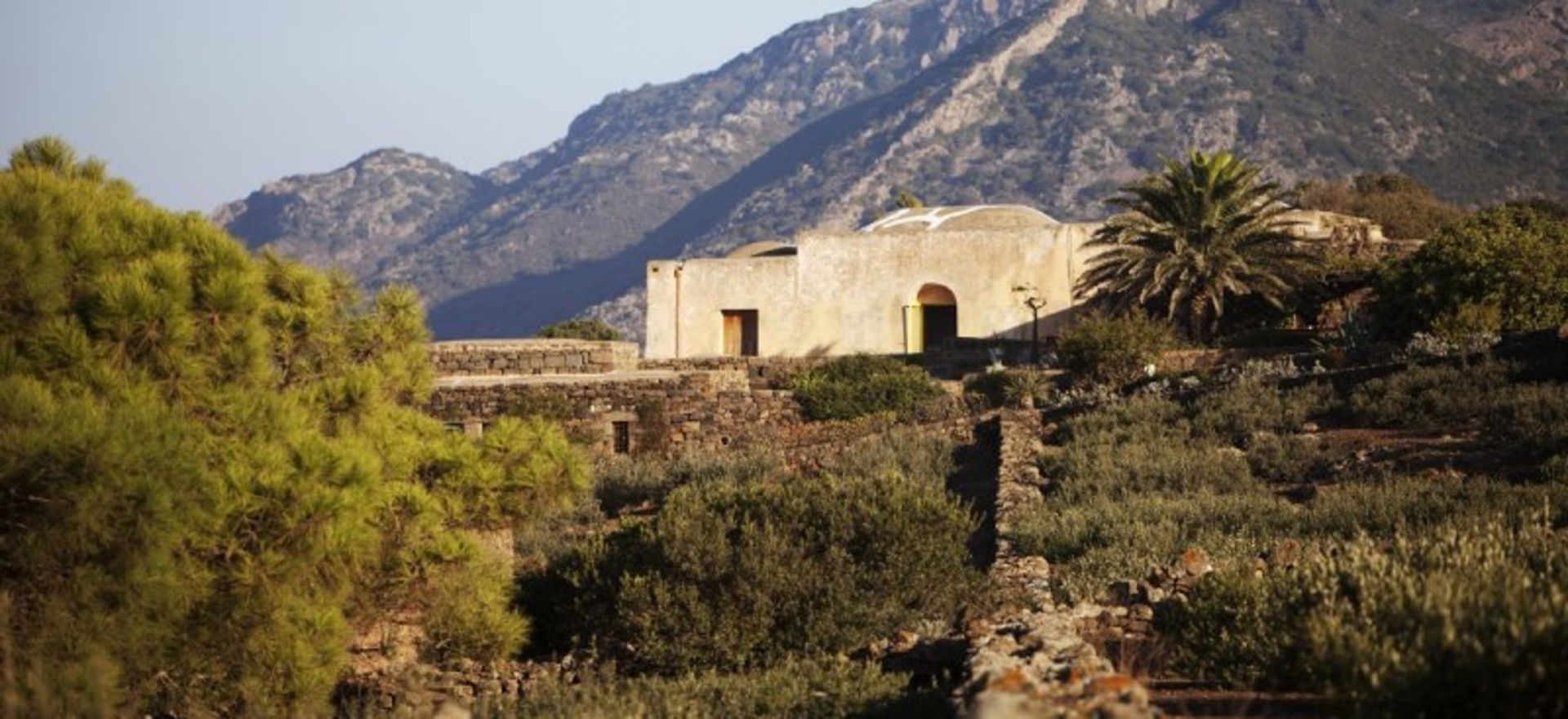 نمای بیرونی واحدهای اقامتی اقامتگاه تنوتا بورجا ایتالیا