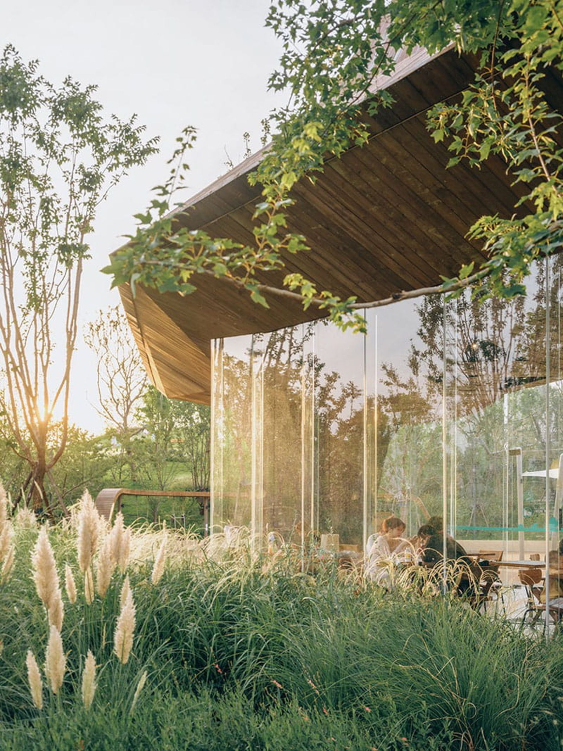 دیوار شیشه ای رستوارن چینی