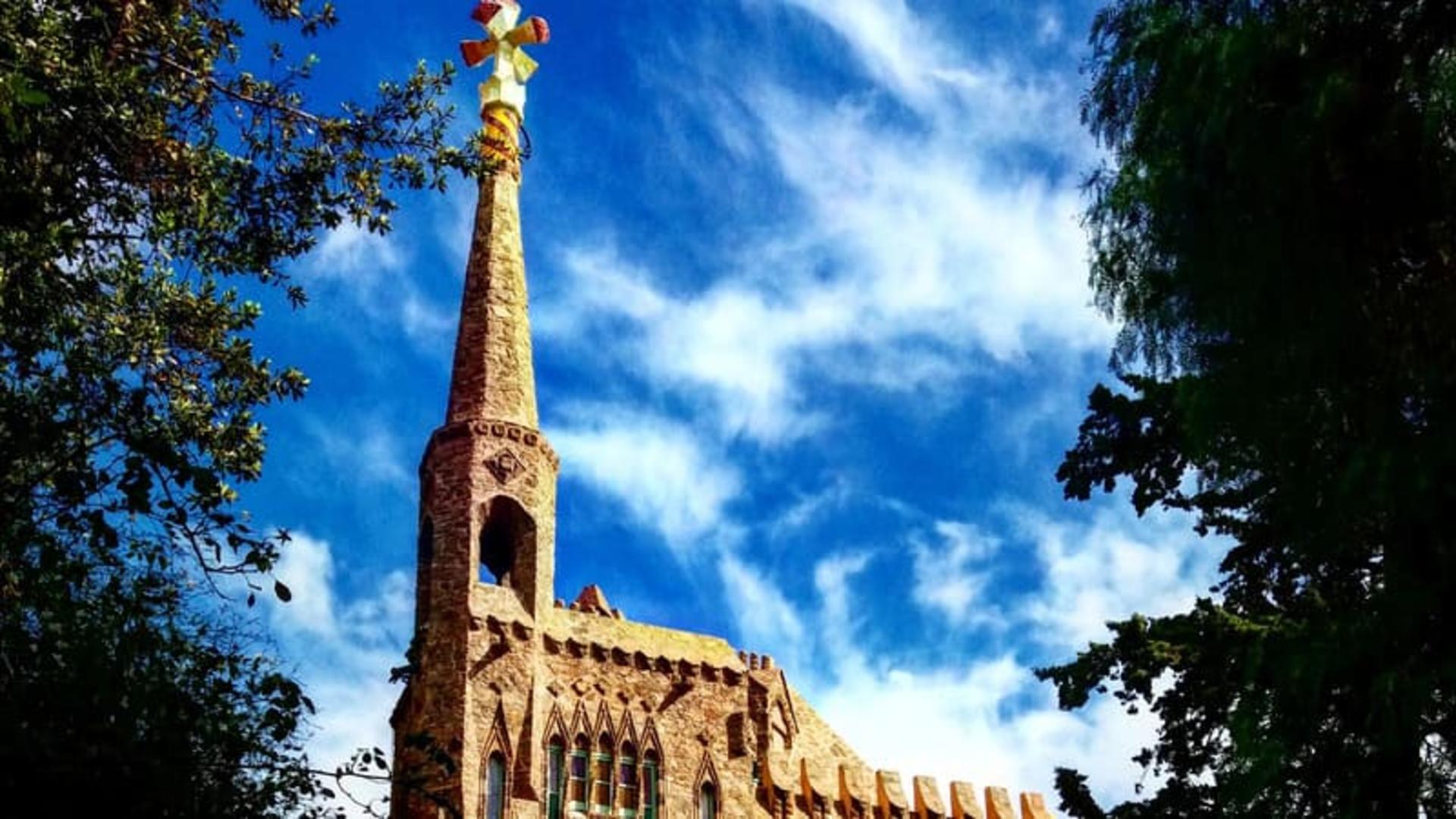 ساختمانی در بارسلونا با معماری آنتونی گائودی