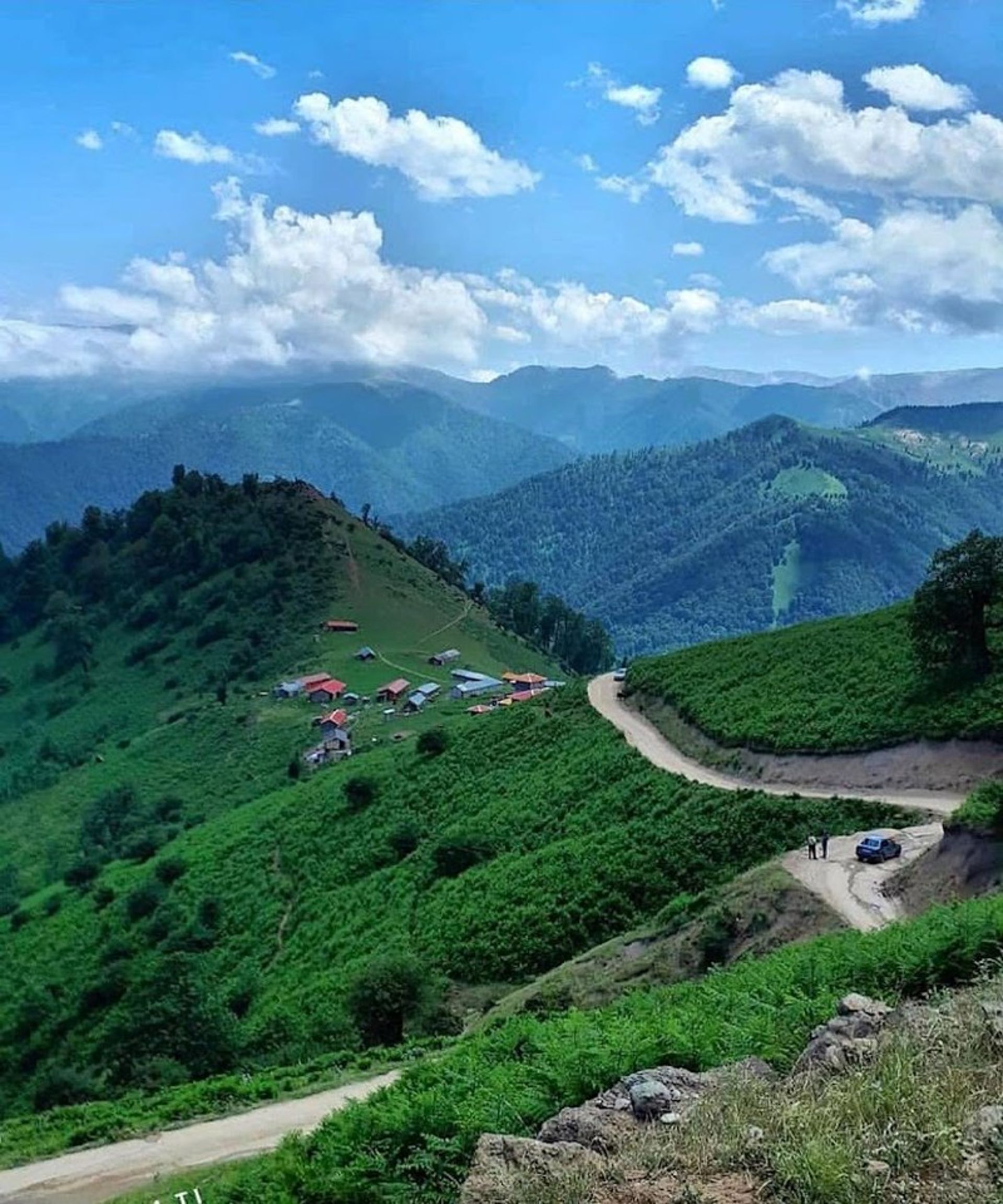 جاده منتهی به ییلاق سوئه چاله در تابستان