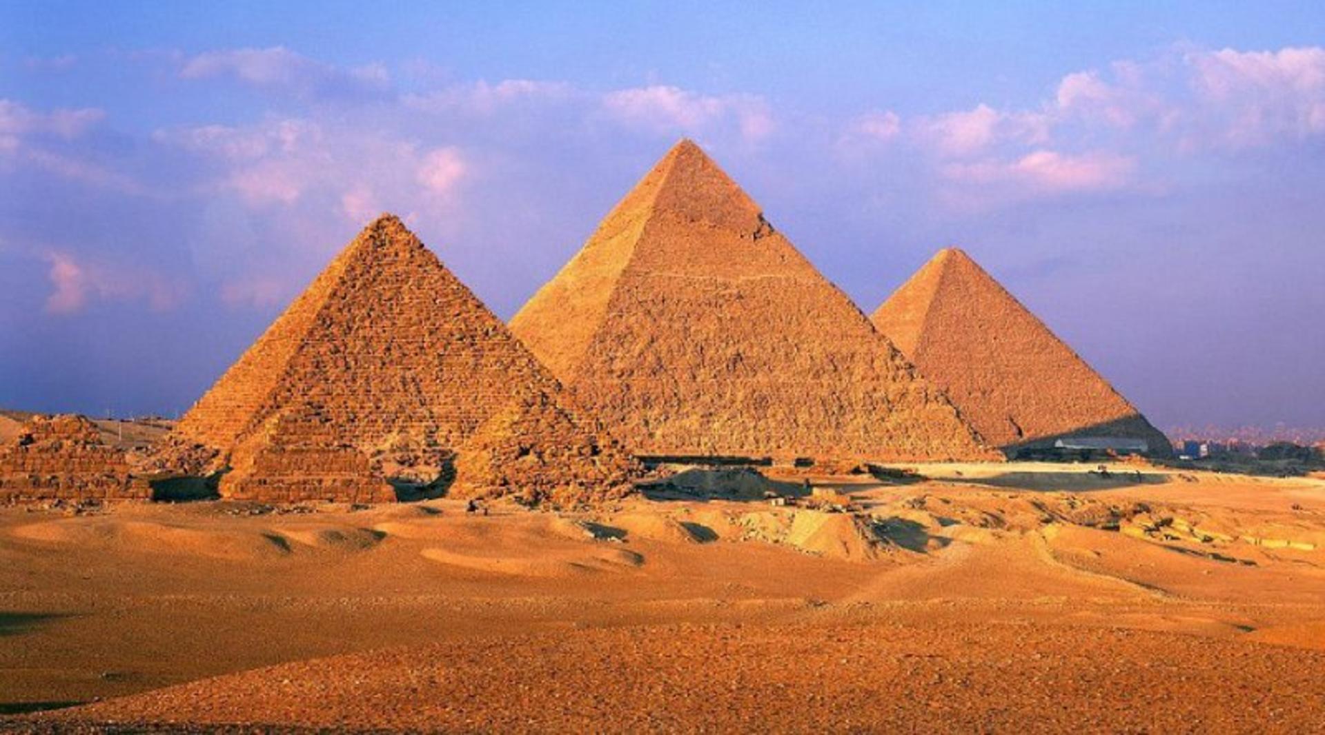 اهرام ثلاثه مصر در روز