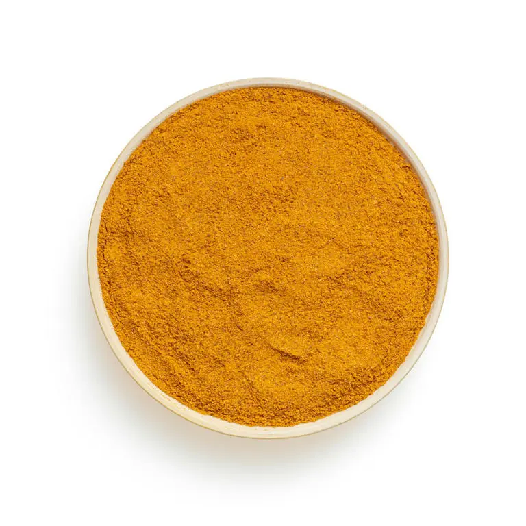 پودر زردچوبه (Turmeric) در یک ظرف سفید رنگ