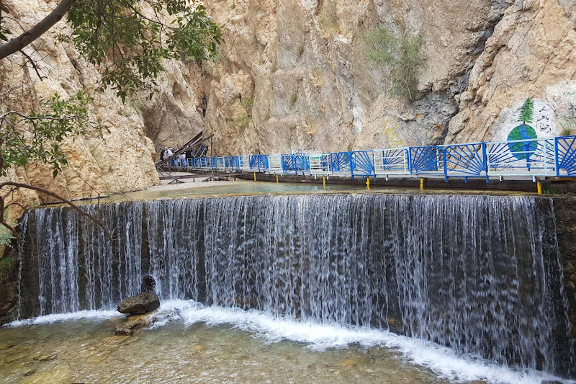 آبشار یاسوج با طبیعت زیبا