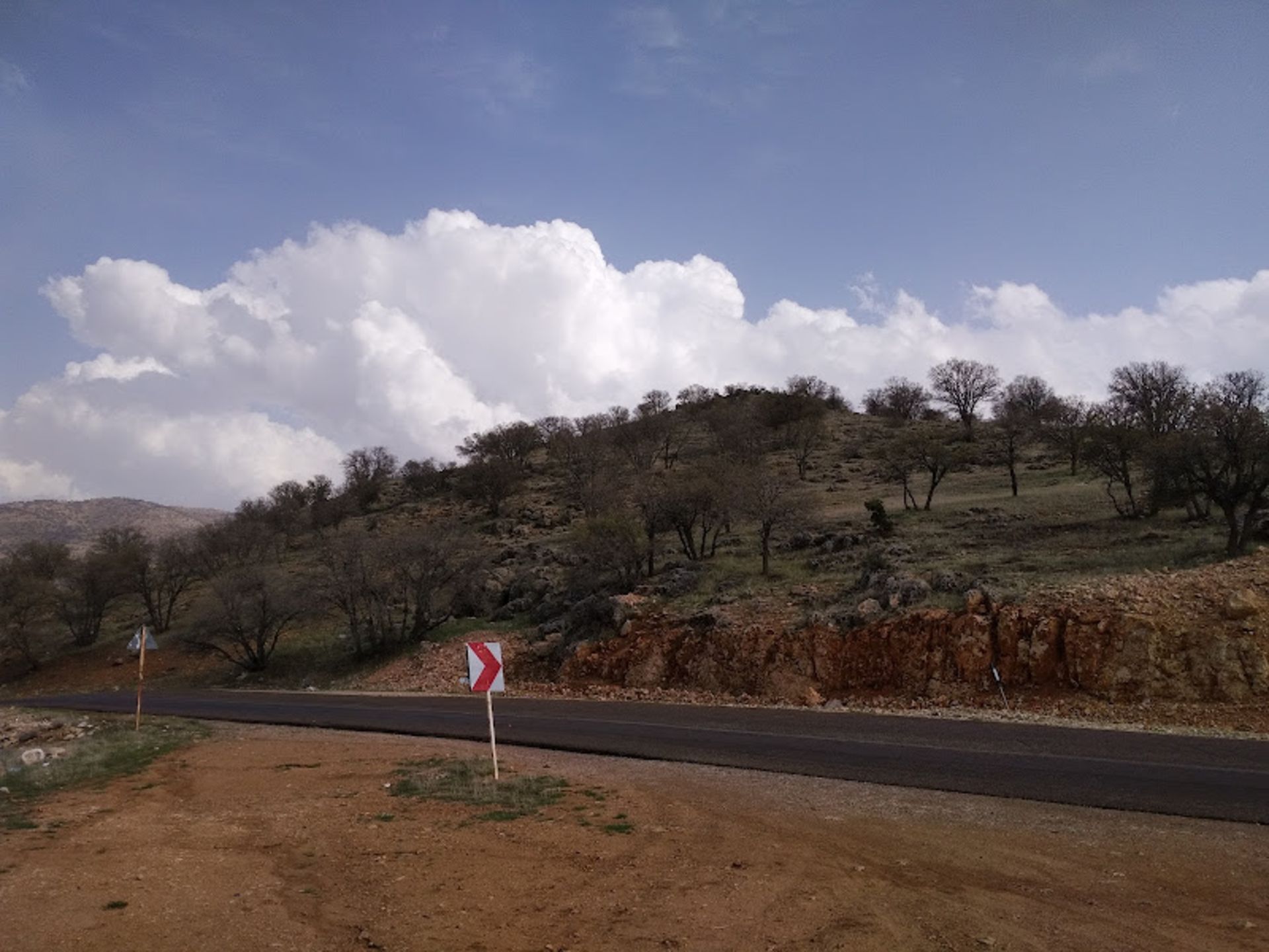 مسیر دسترسی به تنگه بوان با فضای سرسبز