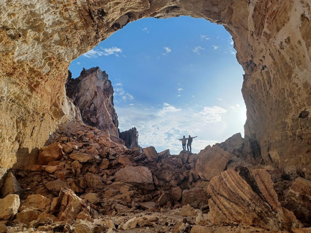 گنبد نمکی جاشک با آسمان آبی