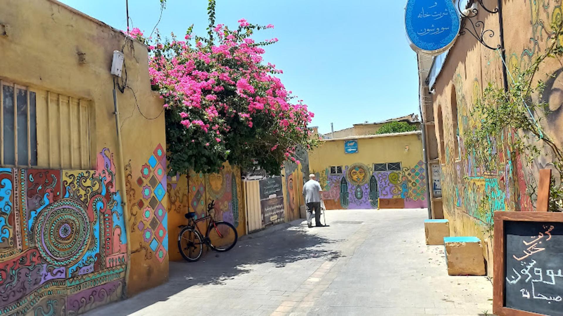 کوچه گالری نارنجستان قوام شیراز