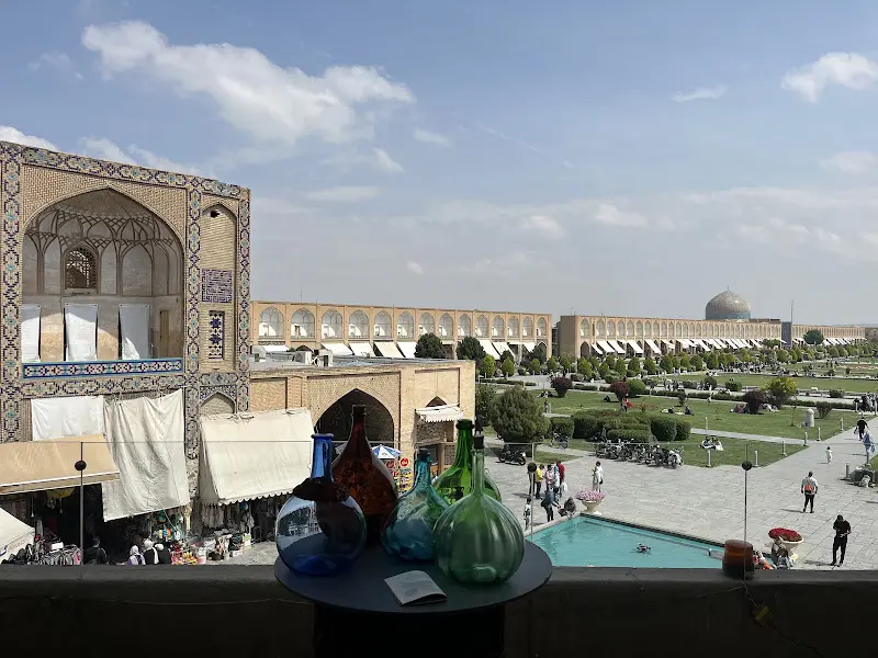 نمای میدان امام از تراس کافه گالری و موزه قیصریه