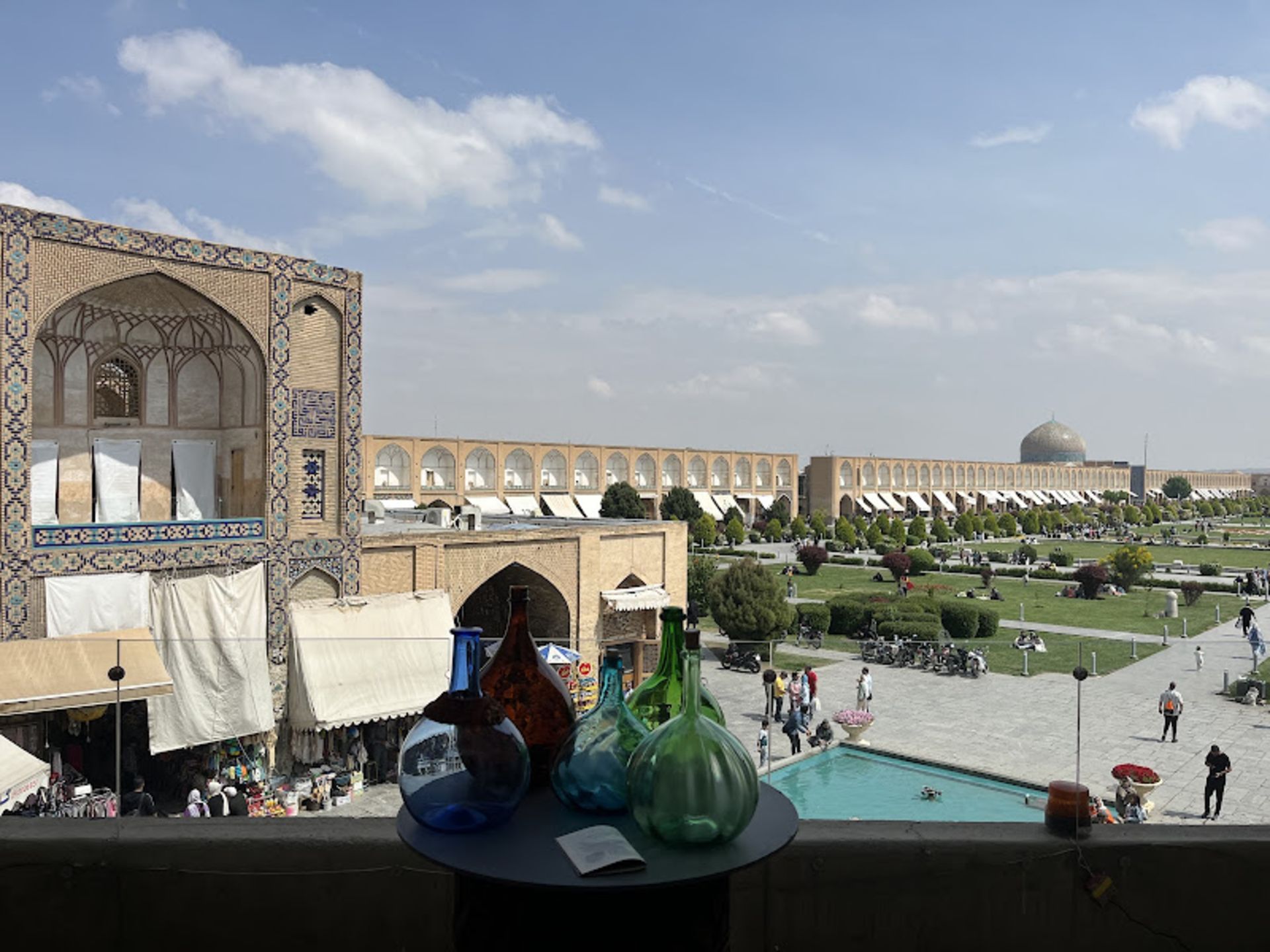 نمای میدان امام از تراس کافه گالری و موزه قیصریه