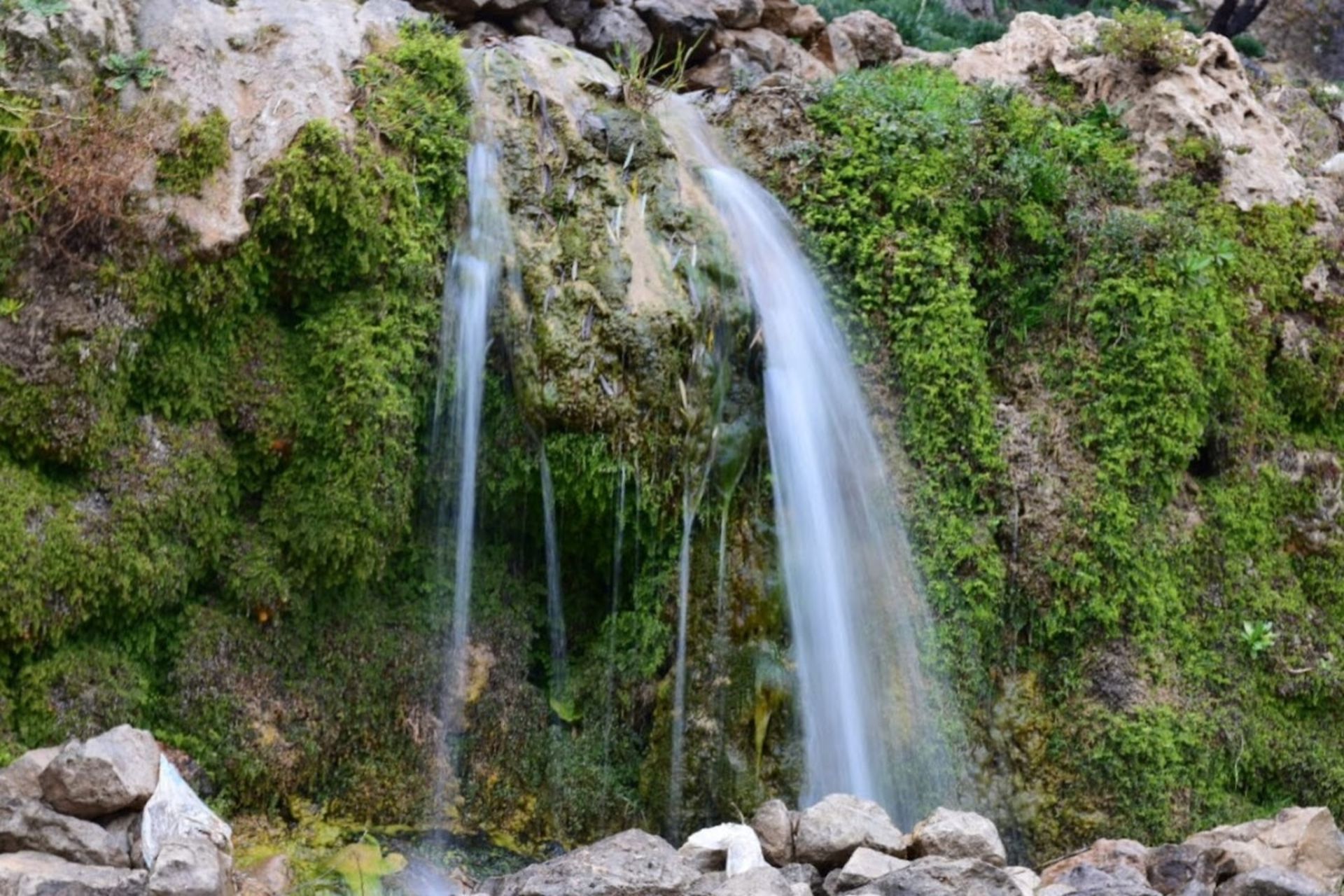 آبشار پرآب در تنگه بوان ممسنی