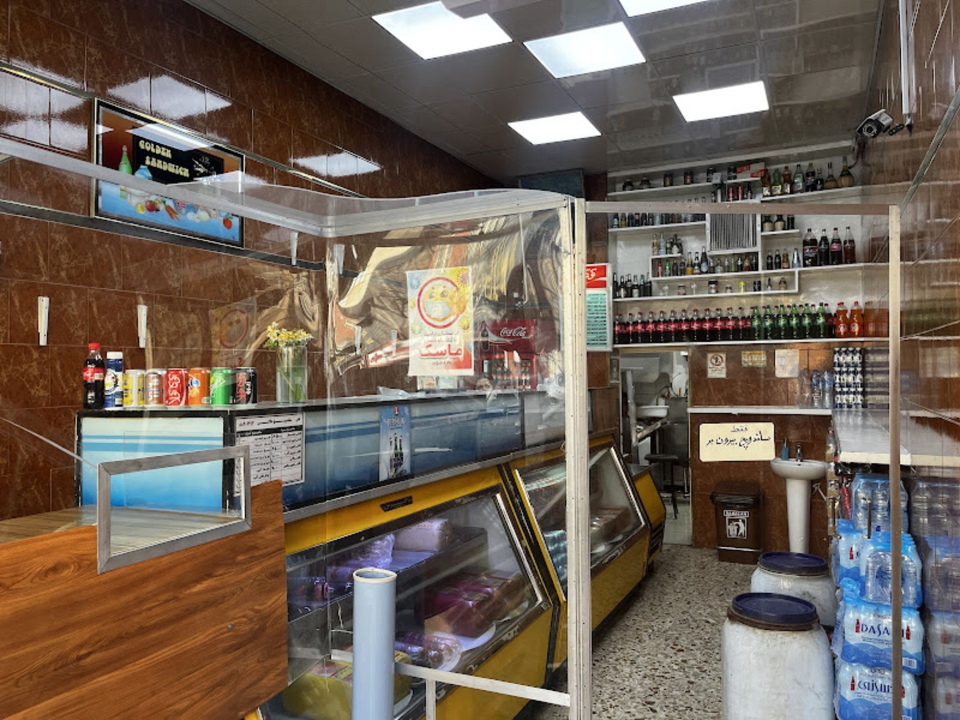 دکوراسیون داخلی ساندویچ طلایی موسیو