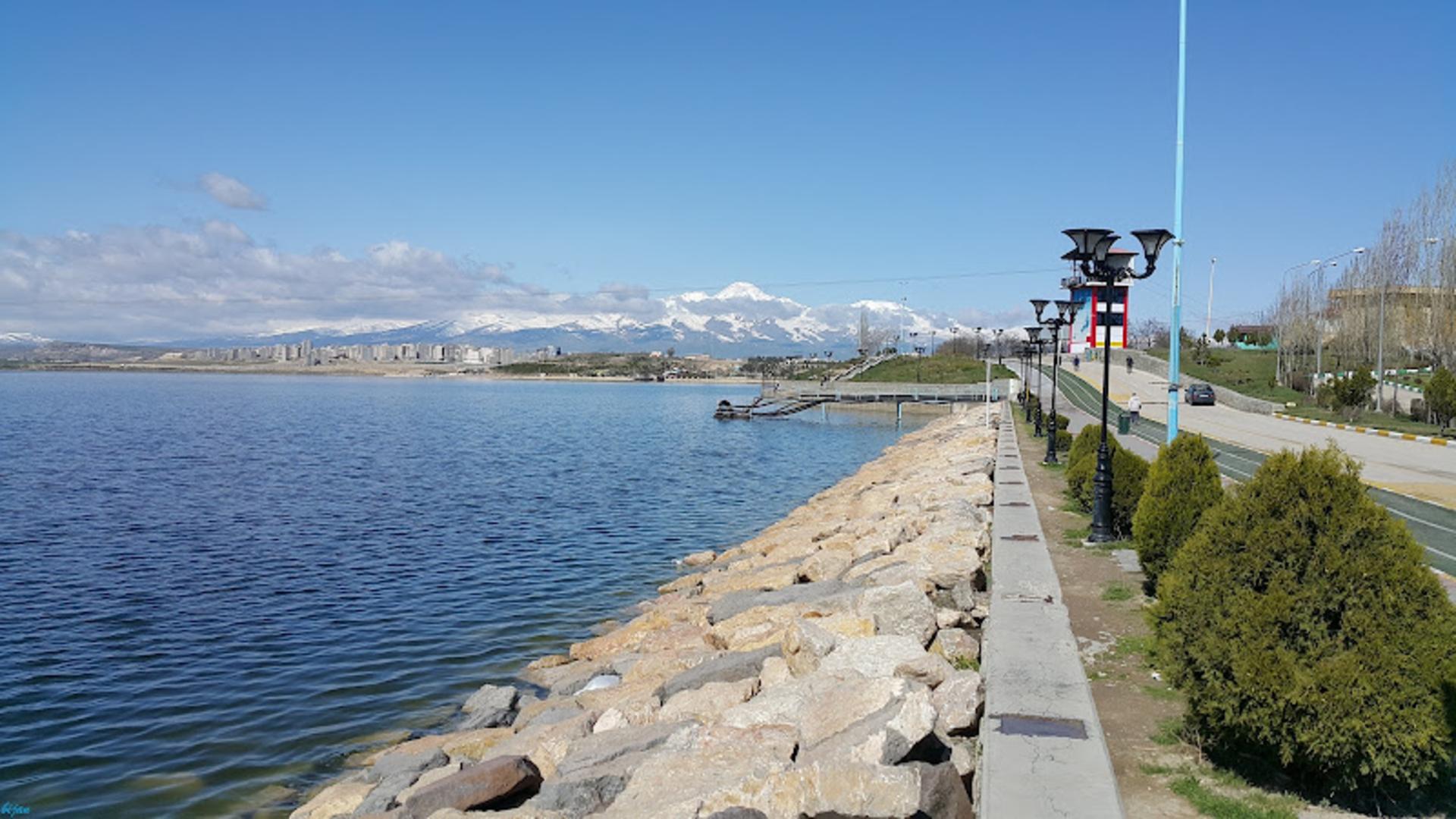 طبیعت بهاری دریاچه شورابیل 