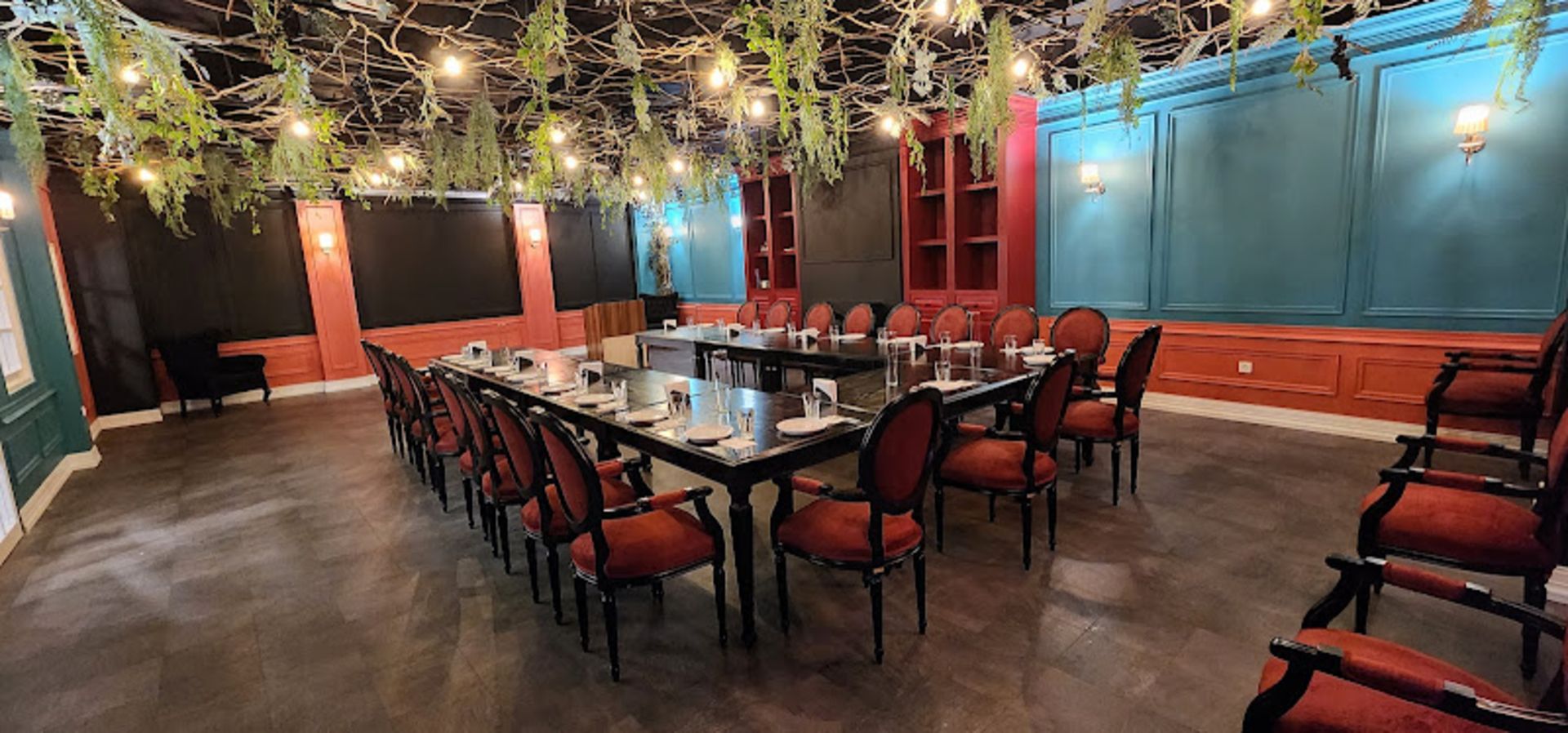 فضای داخلی کافه برد گیم جوی بار