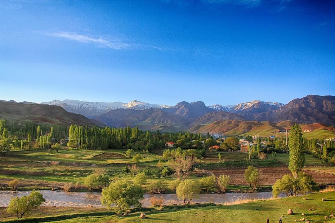 درختان و مزارع سرسبز شهرستان طالقان