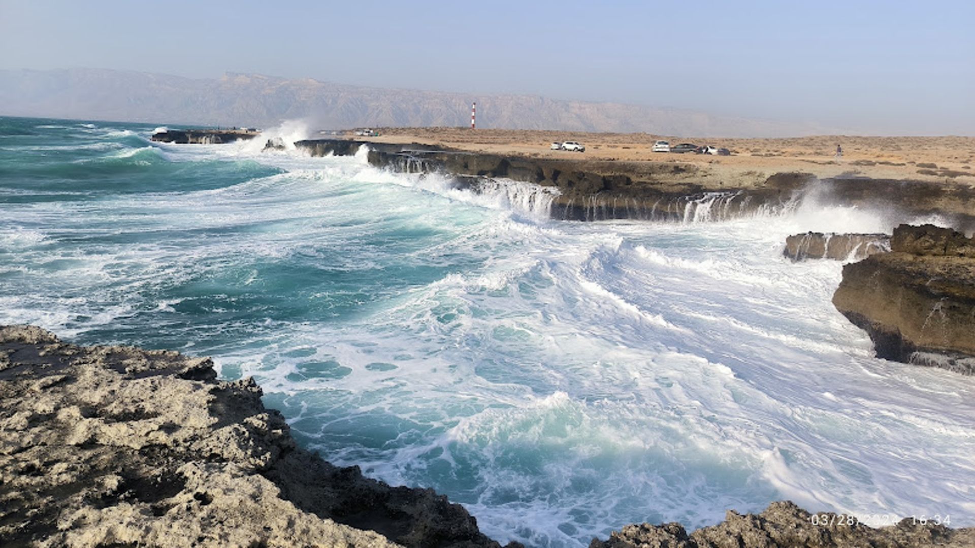 برخورد موج با صخره ها در پارک ملی نایبند