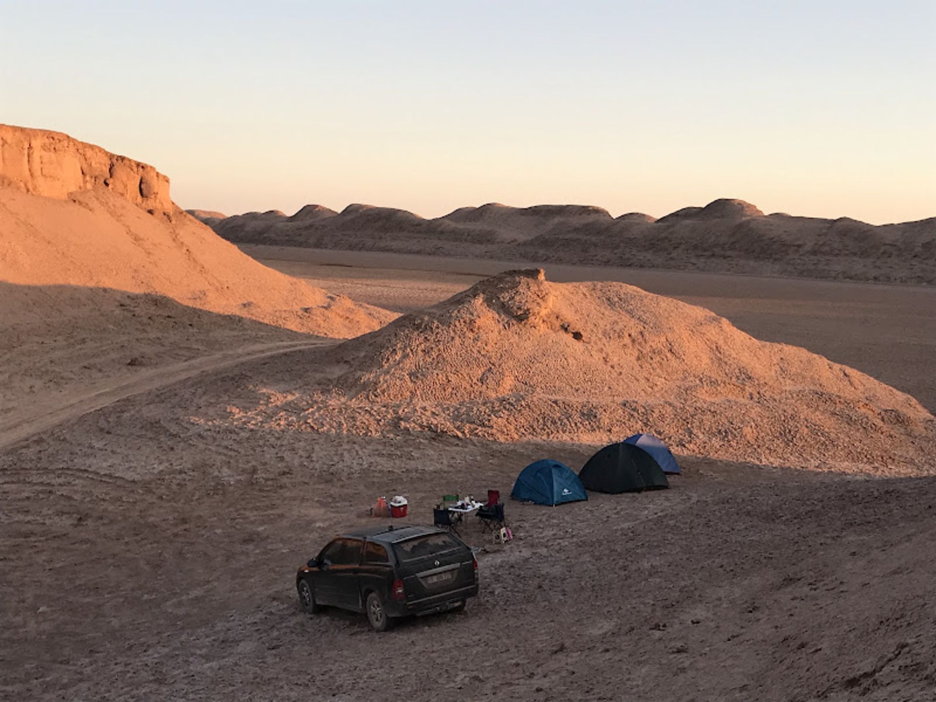 غروب خورشید و کمپینگ در کویر شهداد