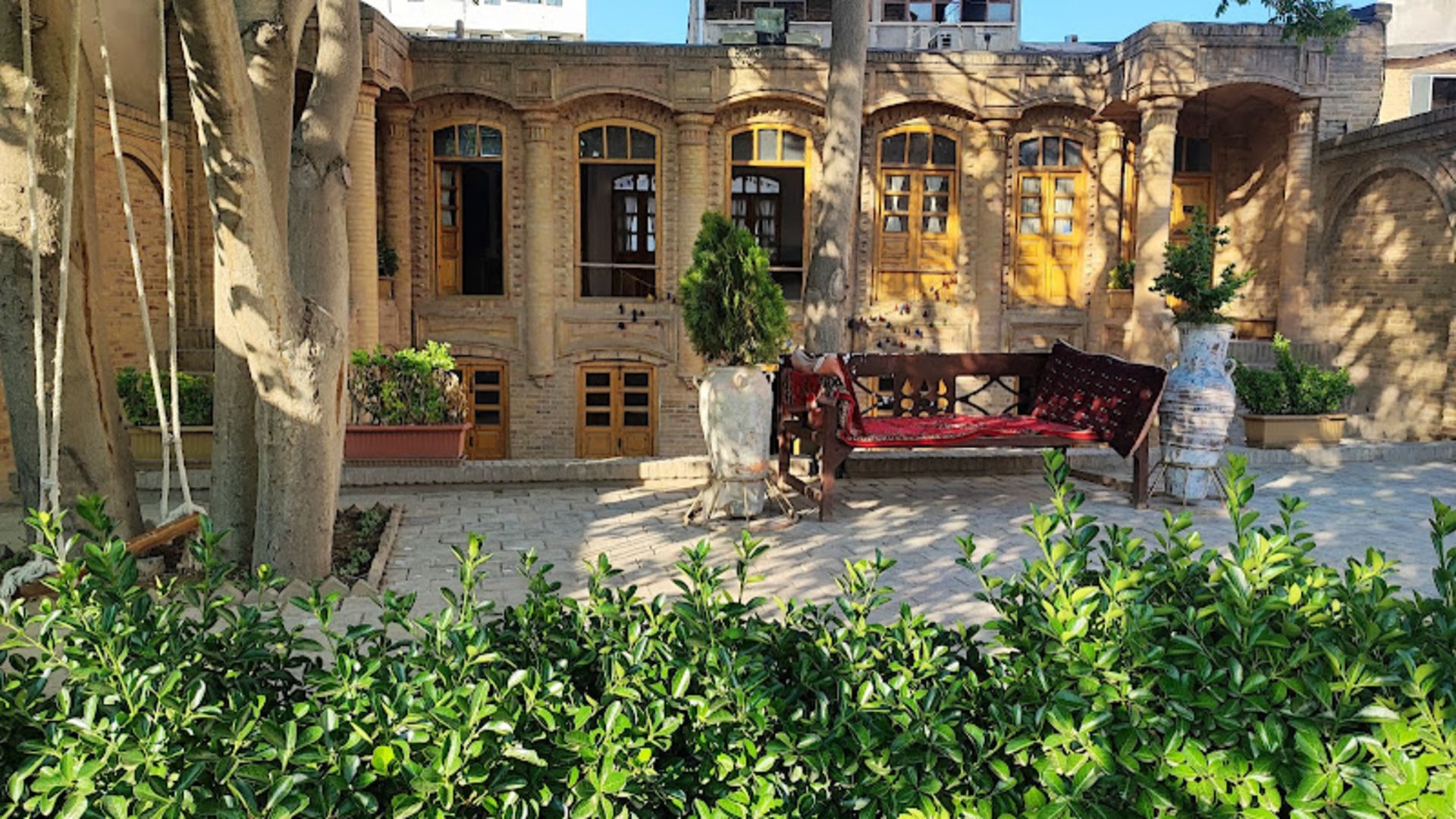 حیاط خانه تاریخی توکلی مشهد