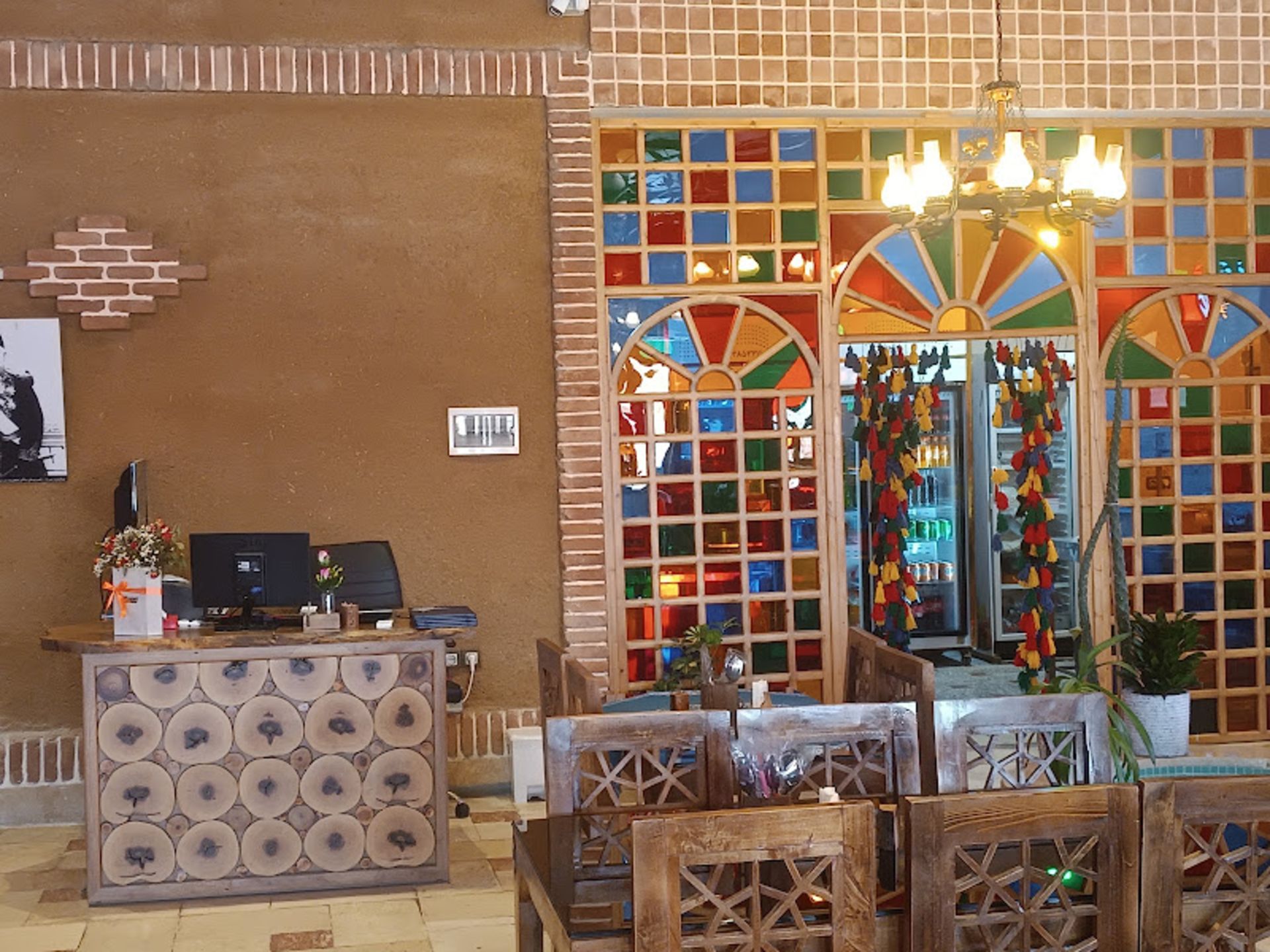 فضای سنتی رستوران اریکه ایرانیان شاهرود