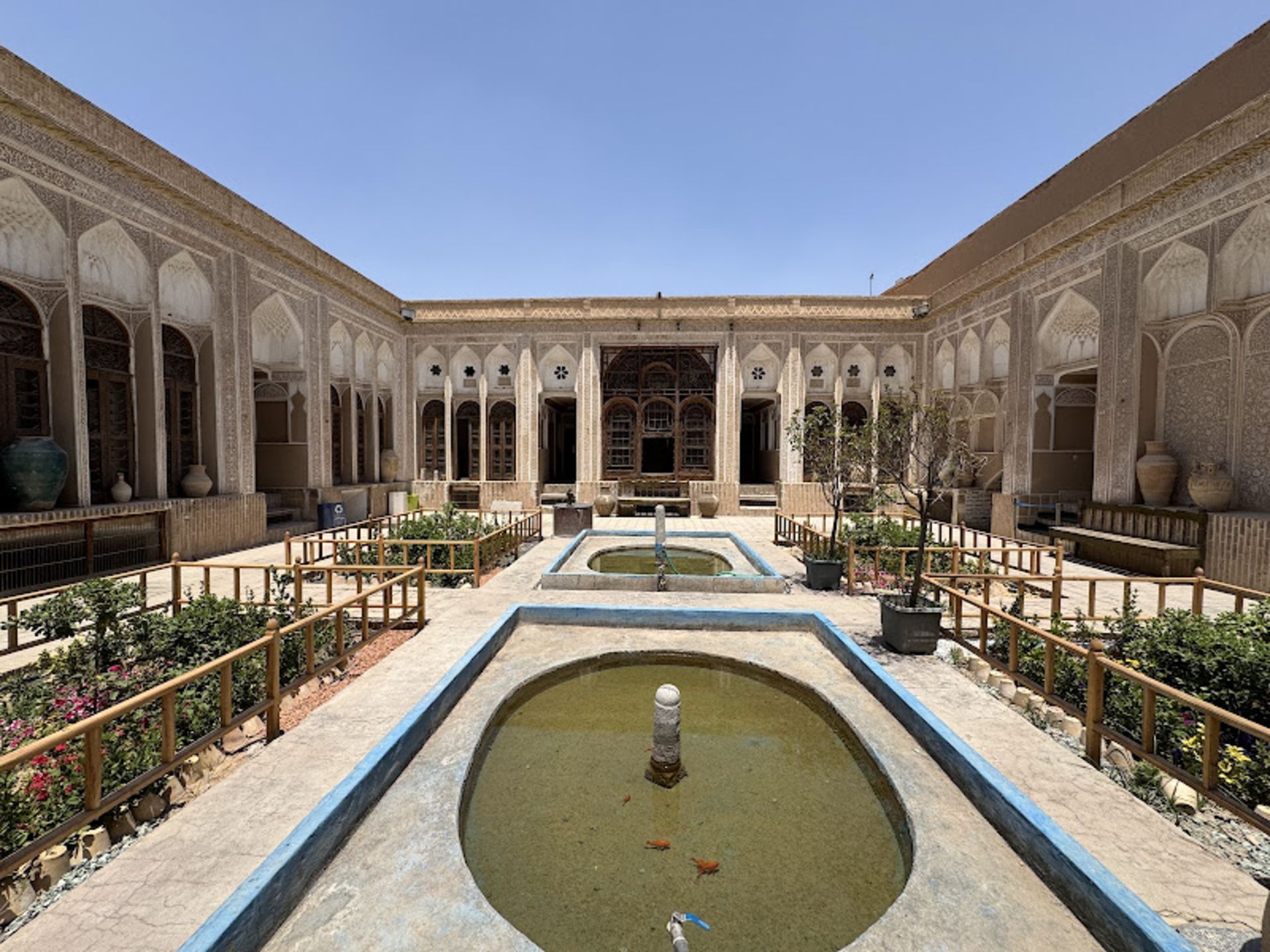 بخش بیرونی موزه آب در خانه تاریخی کلاهدوزها
