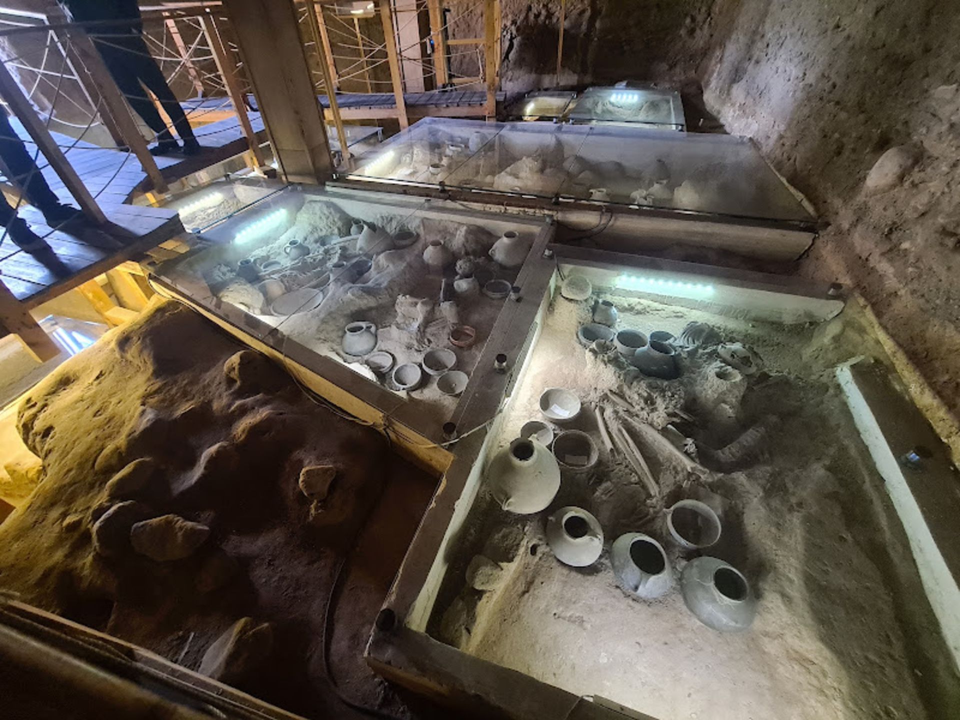 اجساد و اشیای کشف شده در موزه عصر آهن