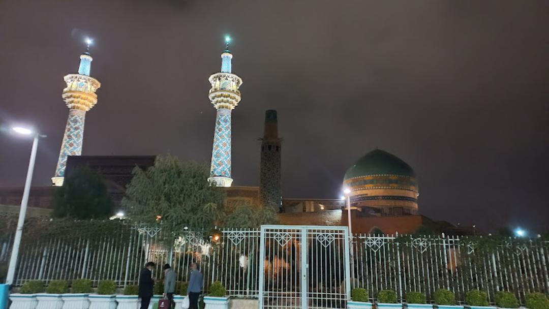 مسجد شاه مشهد در شب
