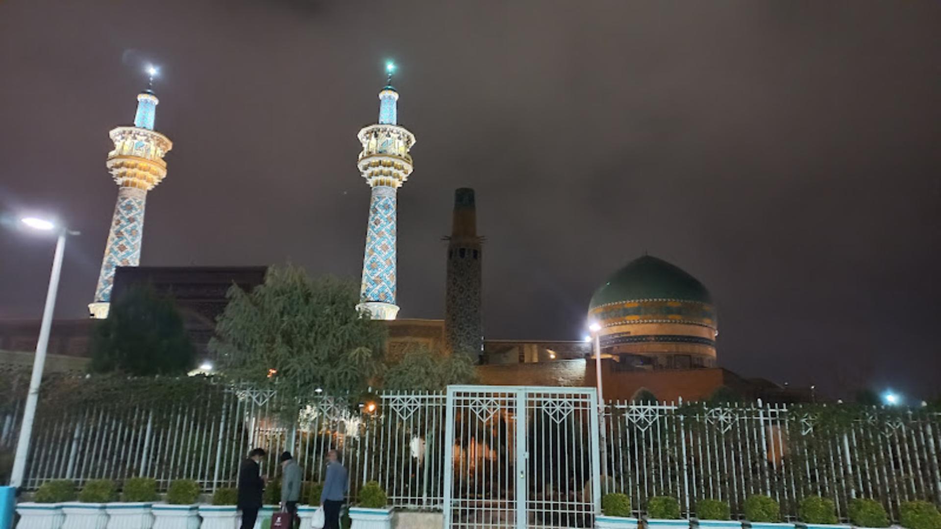 مسجد شاه مشهد در شب