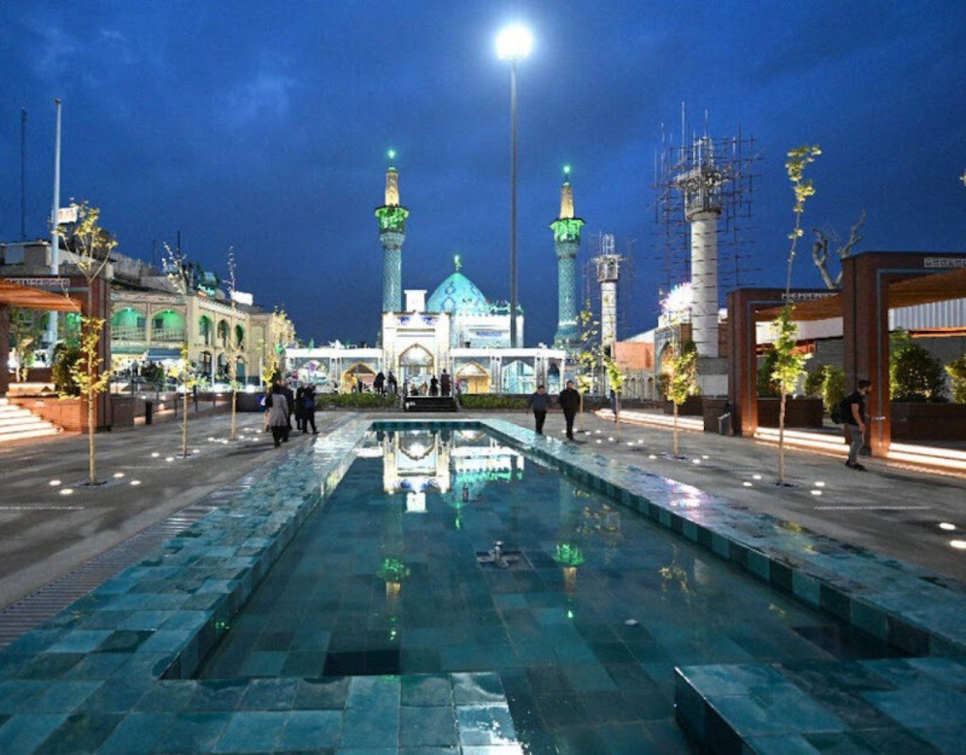 حوض آب و گنبد آستان مقدس امامزاده صالح