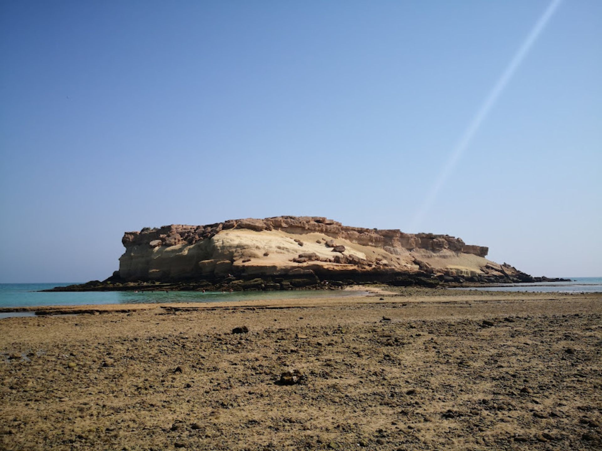 جزایر ناز میان آب های خلیج فارس