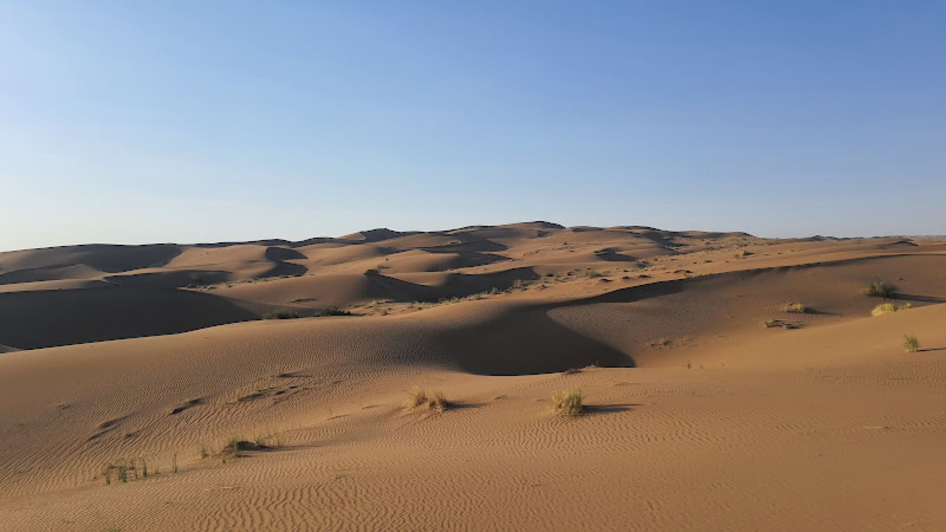 تپه های کویر مرنجاب در روز