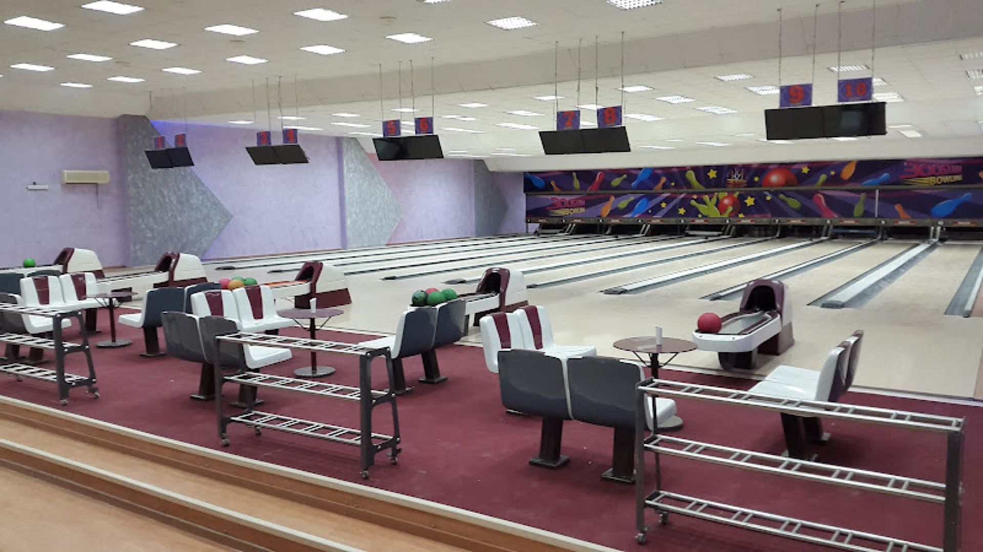 سالن بولینگ بوستان اهواز با لاین های استاندارد