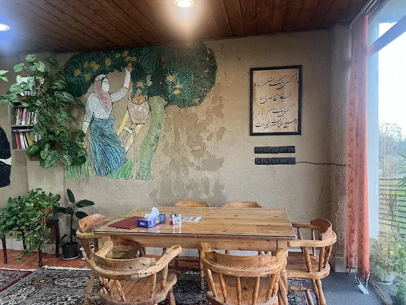 فضای داخلی سنتی رستوران ستاره سو تنکابن