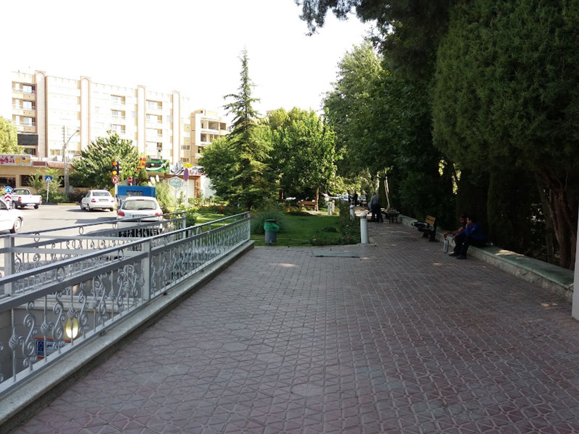 خیابان مارنان در کنار پل مارنان اصفهان