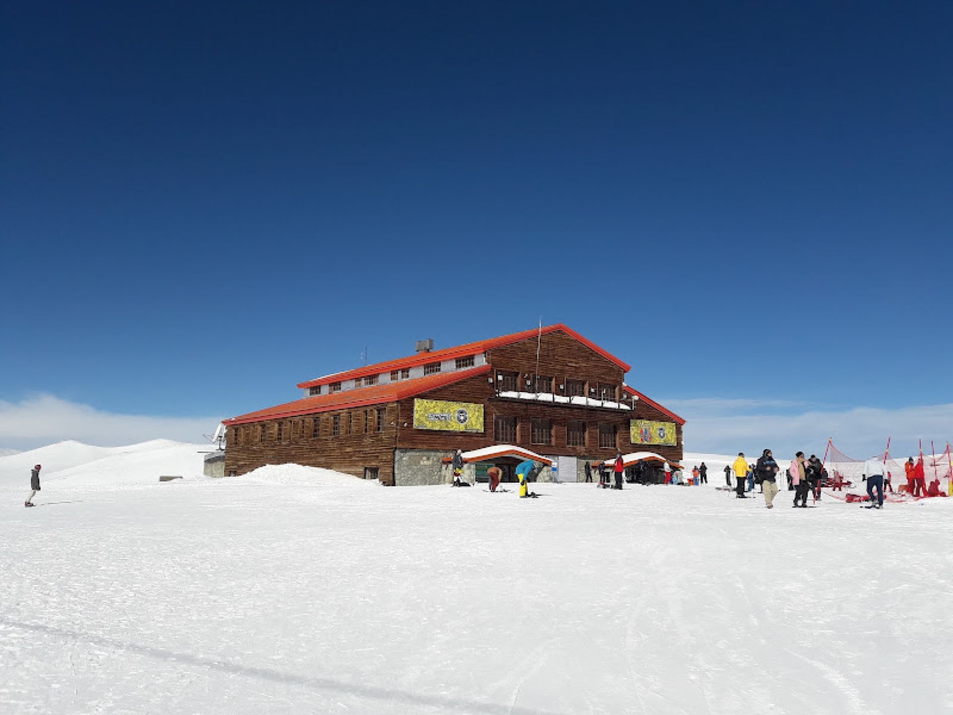 هتل و کافه رستوران پیست اسکی توچال